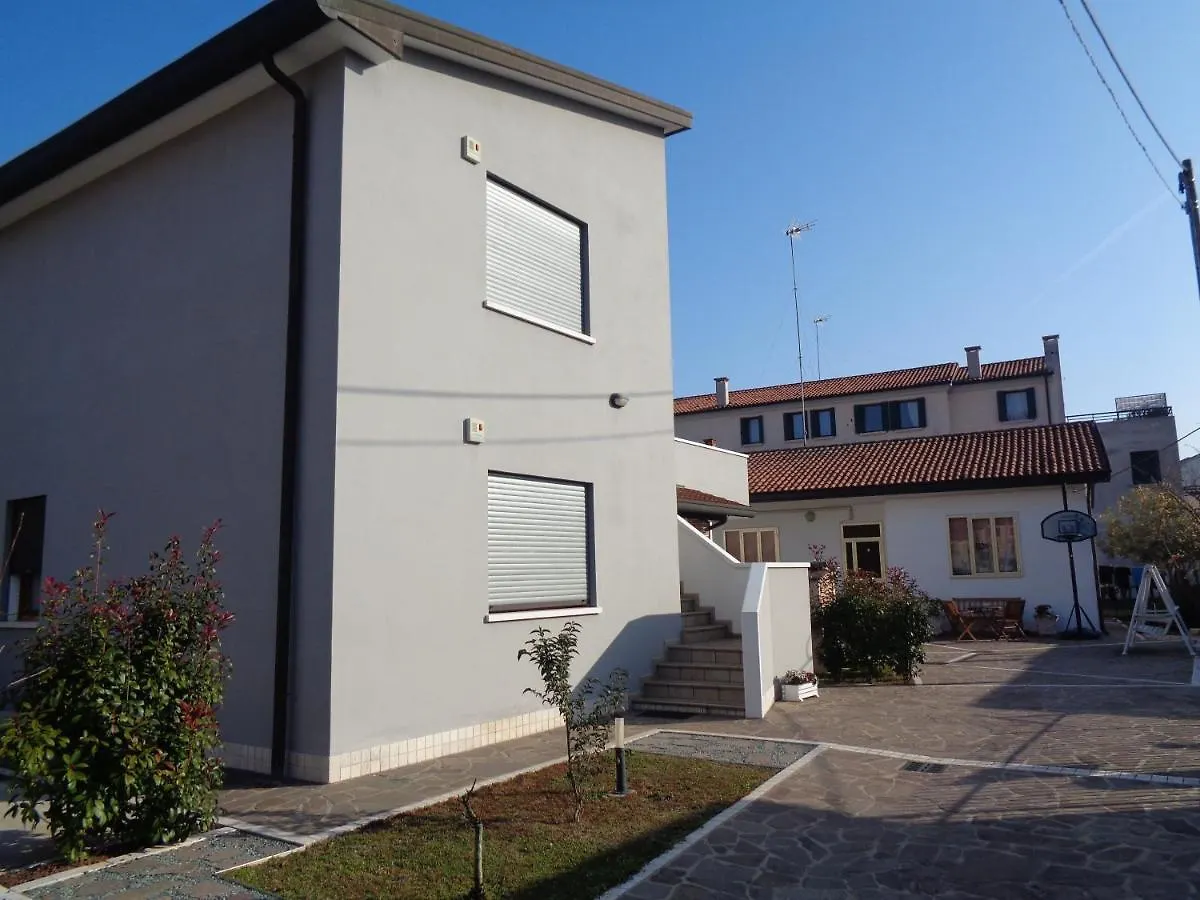 Casa Di Chiara Vicino Venezia E Aeroporto Vce Apartment Campalto Italy